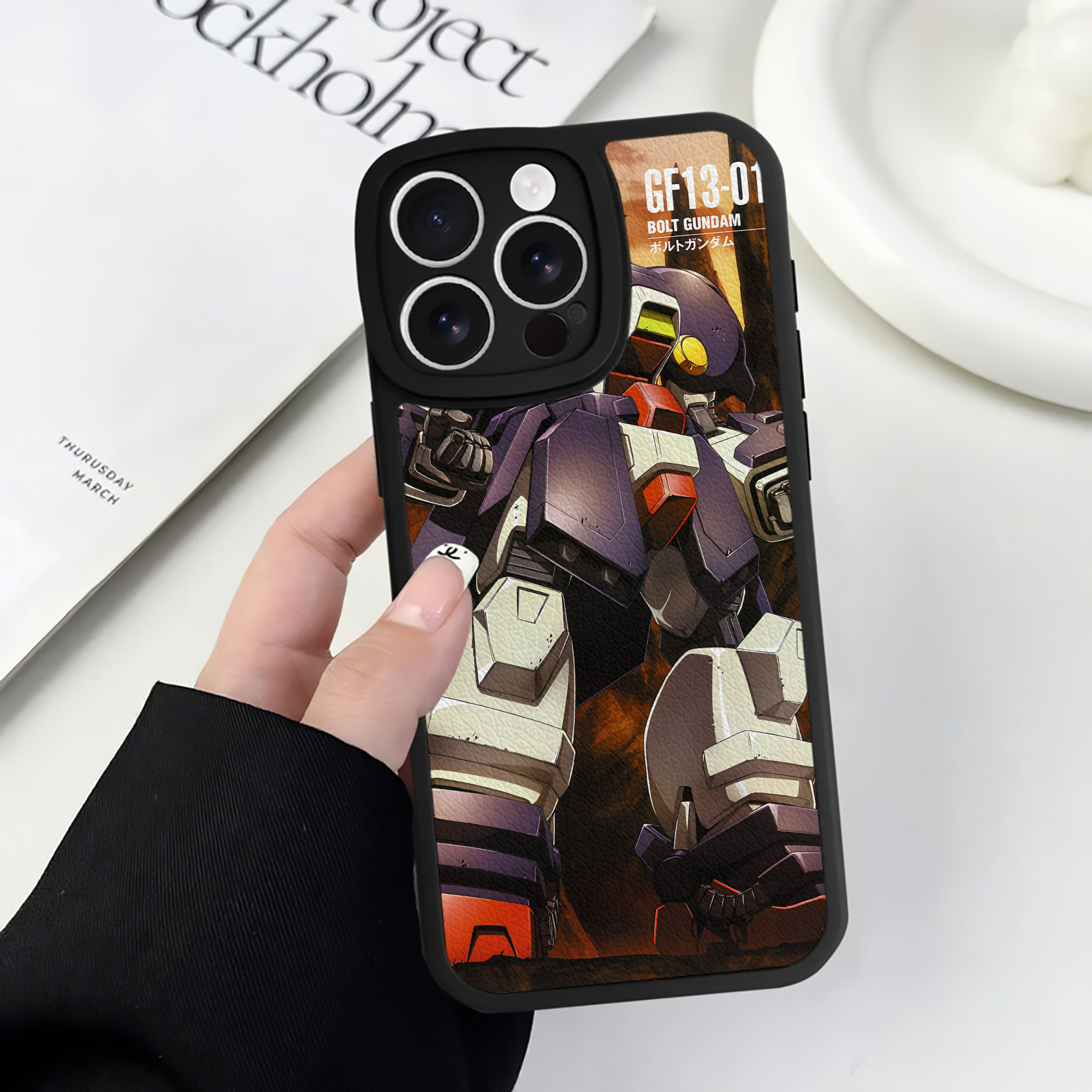 （画像用） 機動戦士ガンダム Mobile Suit Gundam 【iPhone 16シリーズ対応】シリコンスマホケース（レザー調） 材質：シリコン